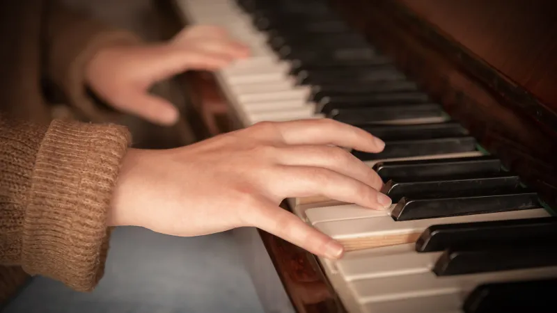 تجربه یادگیری فیروزه با مجموعه پیانو خنیاگر