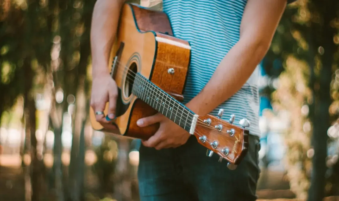 آموزش آنلاین گیتار آکوستیک مبتدی تا پیشرفته