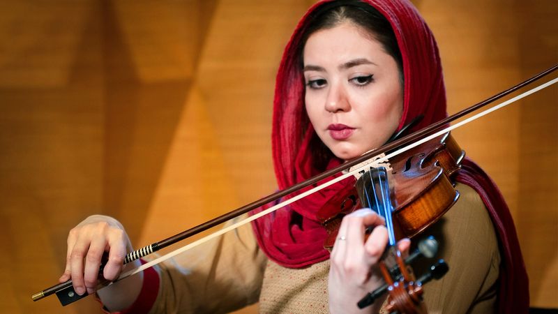 بهنوش بهنام‌نیا - نوازنده ویولن ایرانی