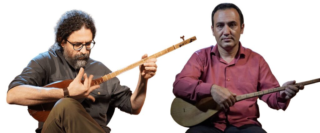 دو نوازندهٔ تنبور و دوتار در کنار یکدیگر