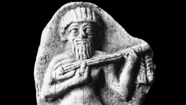 یکی دیگر از پیکرک‌های نوازندگان شوش از نزدیک